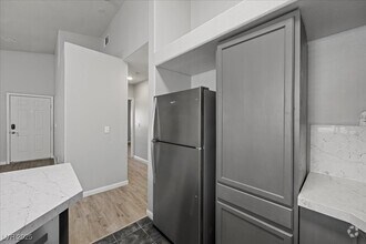 Building Photo - 900 Heavenly Hills Ct