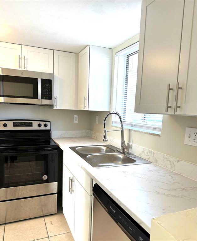 1501 Crescent Cir Unit E40, Lake Park, FL 33403 Condo for Rent in Lake Park, FL