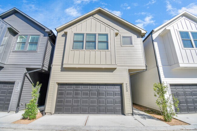 Foto del edificio - 9024 Laverne Laurel Ln