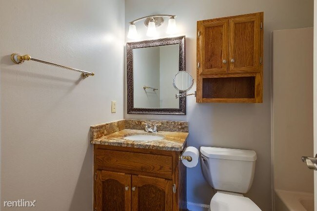 Building Photo - 3 br, 2 bath House - 256 Township Dr.