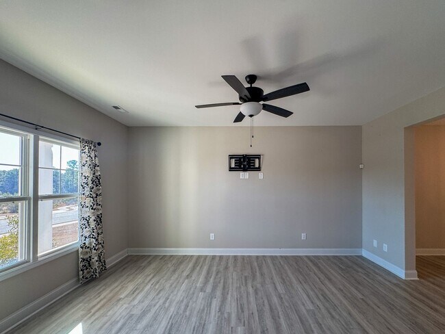 Building Photo - Beautiful 4 Bed 3 Bath Home with Easy Access to I-295