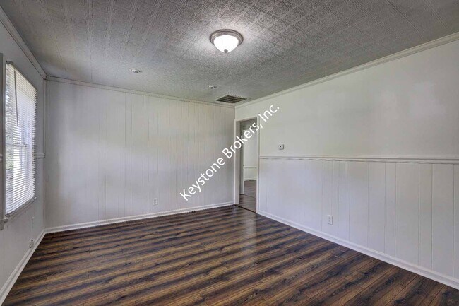 Building Photo - 1241 Auburn Dr