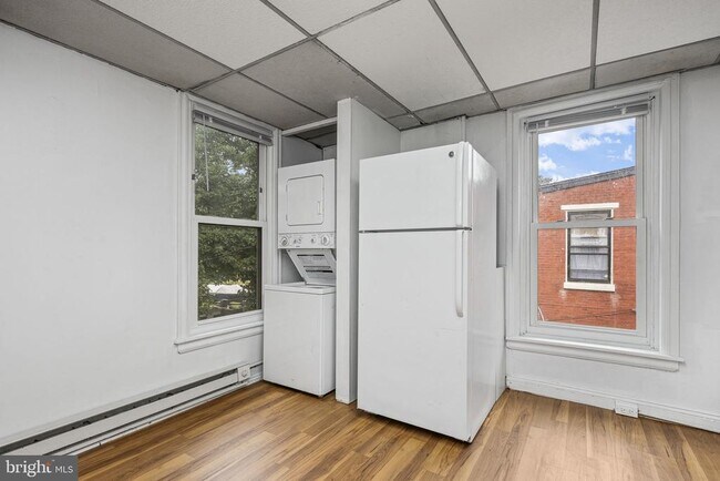 Foto del edificio - 305 W Biddle St