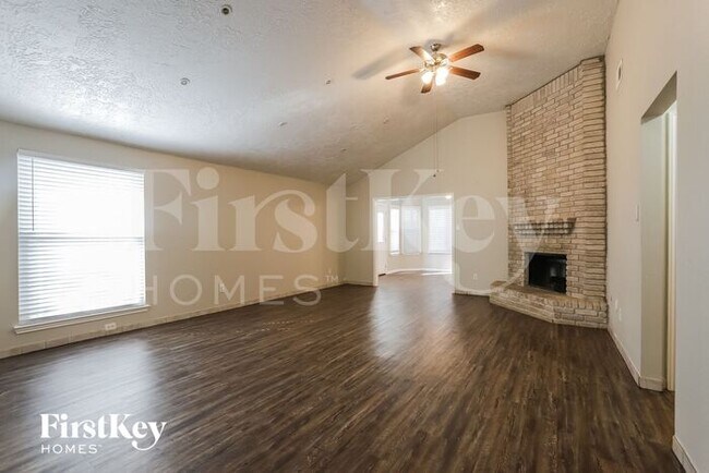 Building Photo - 10434 Lazy Meadows Dr