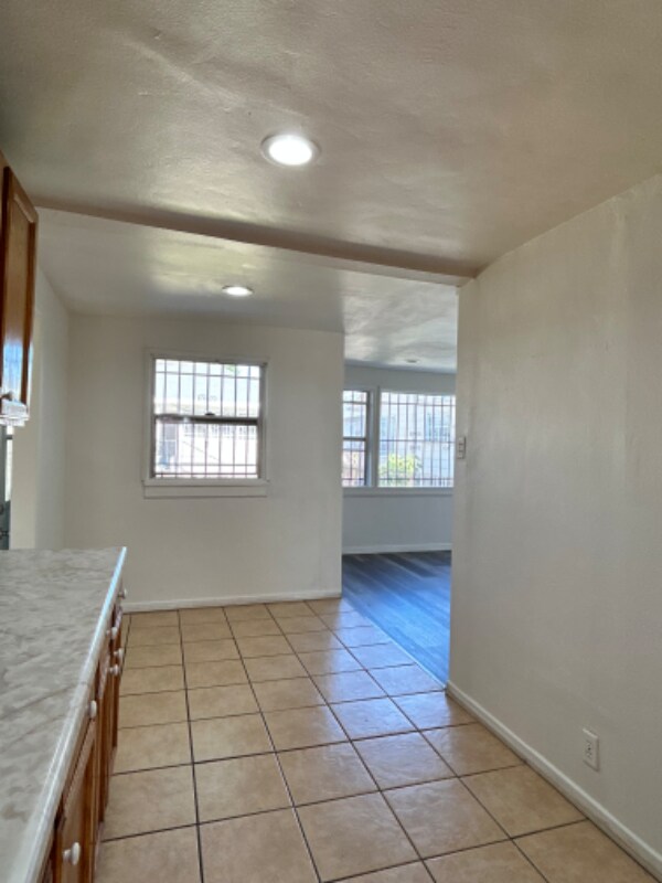 Building Photo - 132 E 60th St