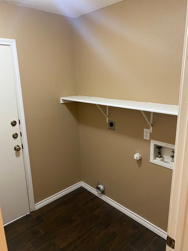 Building Photo - 18014 Redriver Song