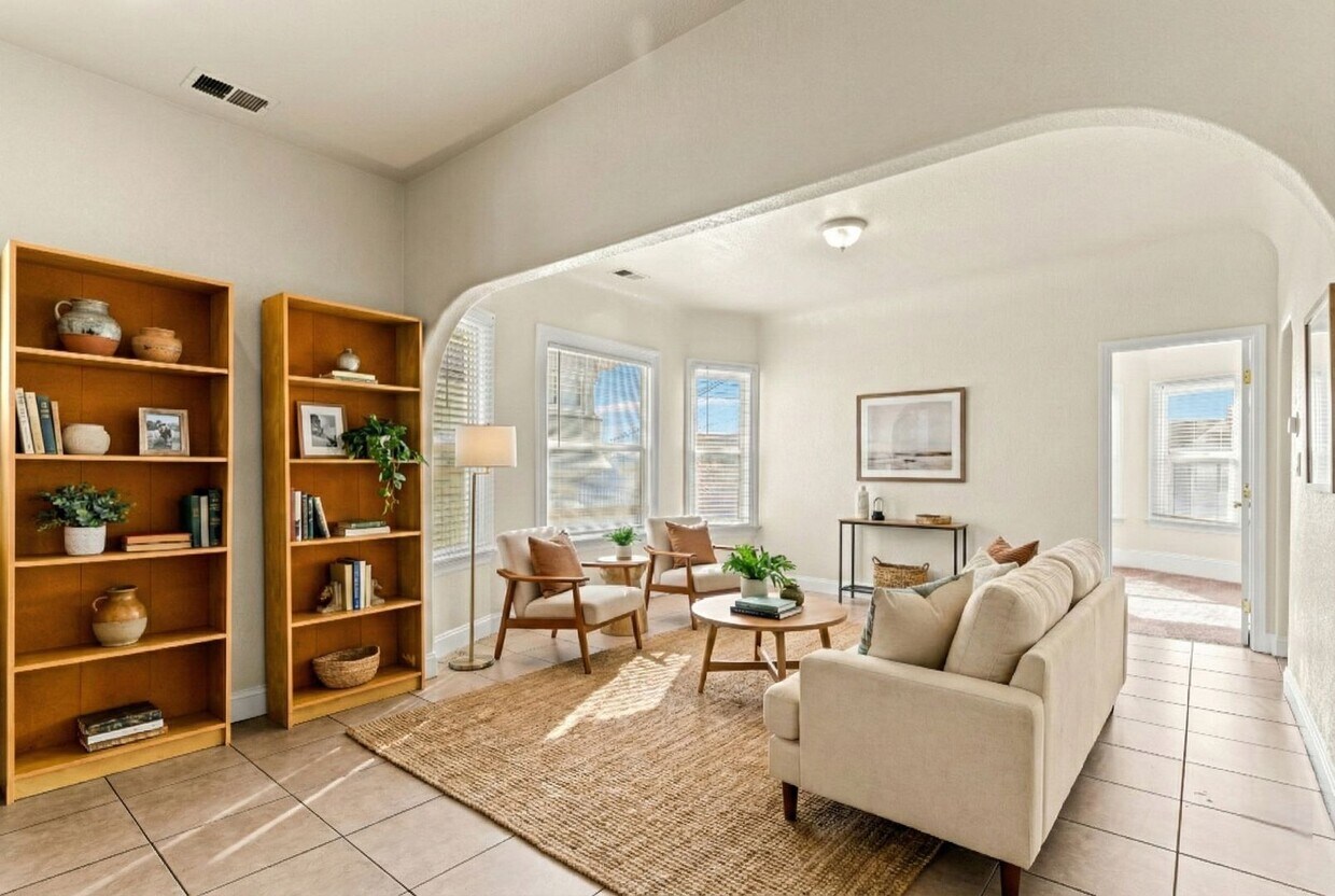 Massive 1,200 Sq Ft Renovated 3BR/2BA w/ Master Suite - Massive 1,200 Sq Ft Renovated 3BR/2BA w/ Master Suite