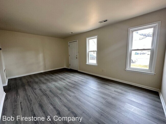 Building Photo - 3 br, 1.5 bath House - Luckylee Cresent 3718