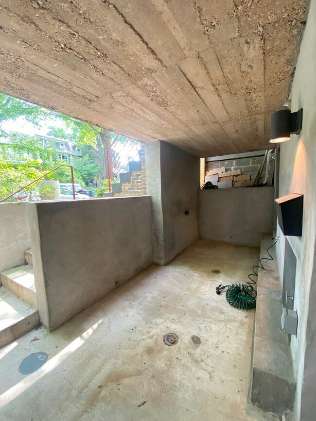 Foto del edificio - Modern Petworth 2-Bed/Bath with Outdoor Space and All Utilities.