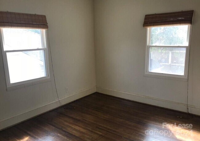 Foto del edificio - 2326 E 7th St