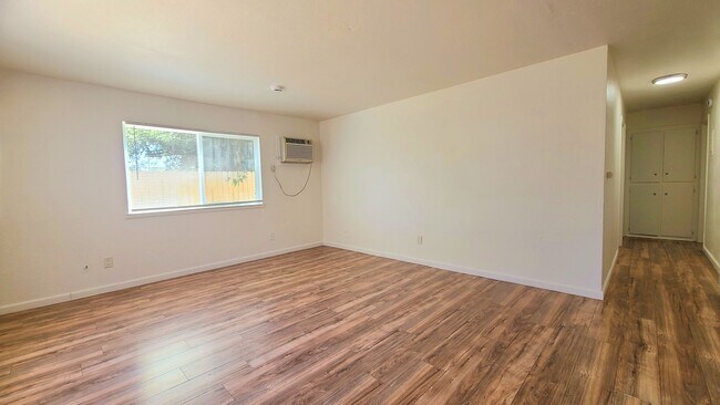 Foto del edificio - 4556 Ashcroft Ave
