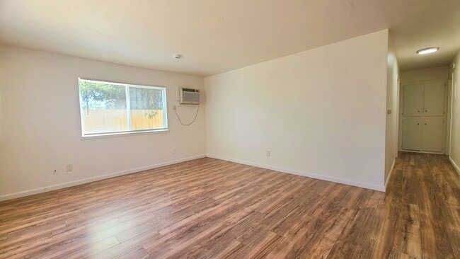 Building Photo - 4556 Ashcroft Ave