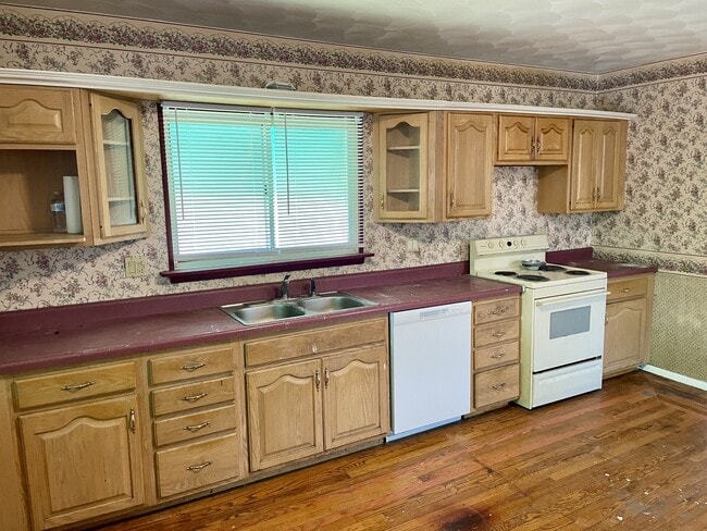 Building Photo - 347 Midland Ave