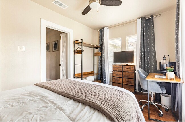 Habitación privada - 2108 Berry St