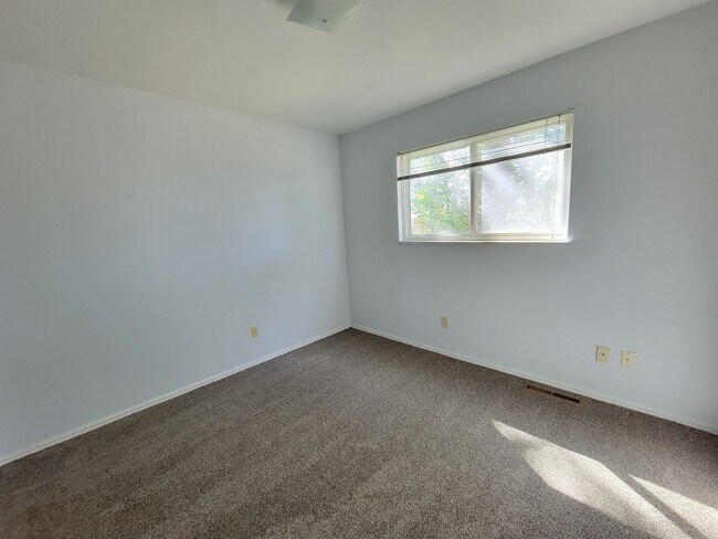 Building Photo - 4075 Harbor Place