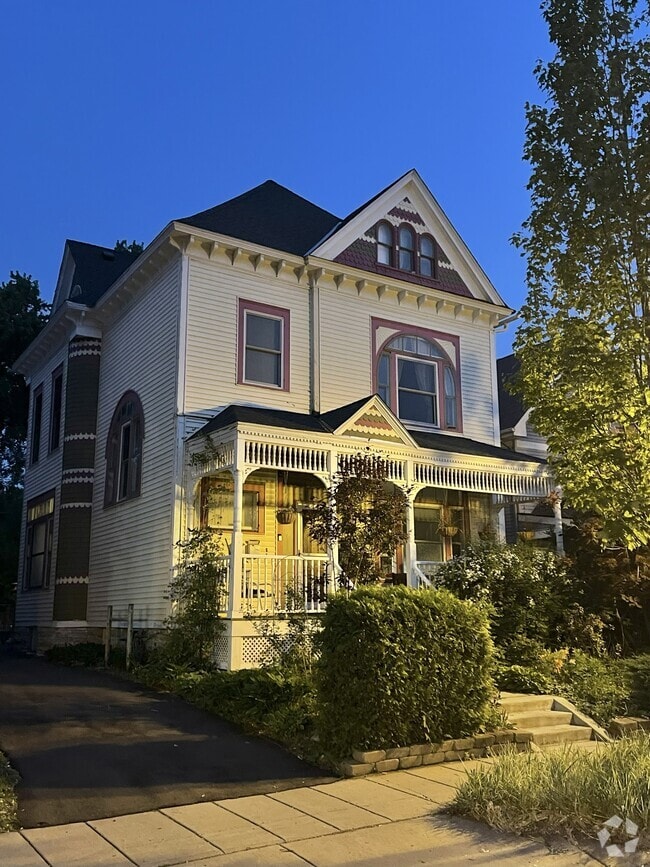 Building Photo - 826 Selby Ave