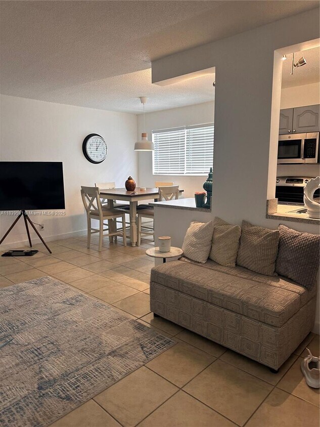 Foto principal - 1100 NE 1st Ct
