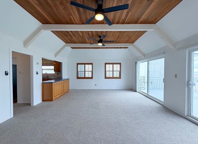 Building Photo - 4027 Ocean Dr
