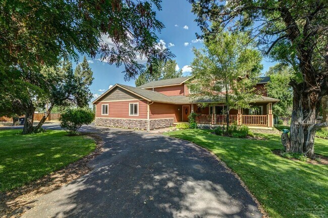 Building Photo - Beautiful & Inviting SW Redmond Home w/ At...