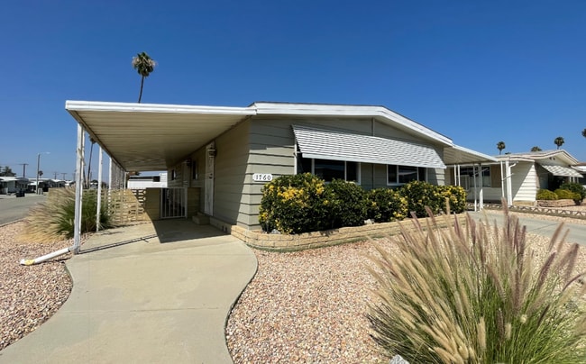 Building Photo - Three Bedroom Two Bathroom Home in Sierra ...