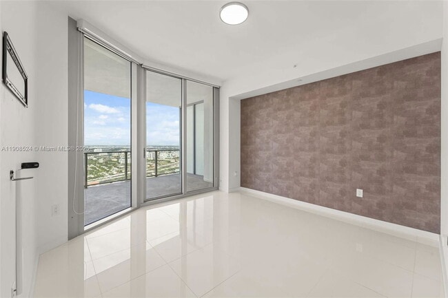 Building Photo - 851 NE 1st Ave