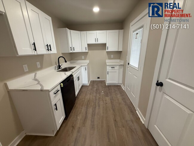 Building Photo - 1812 Sanford Dr