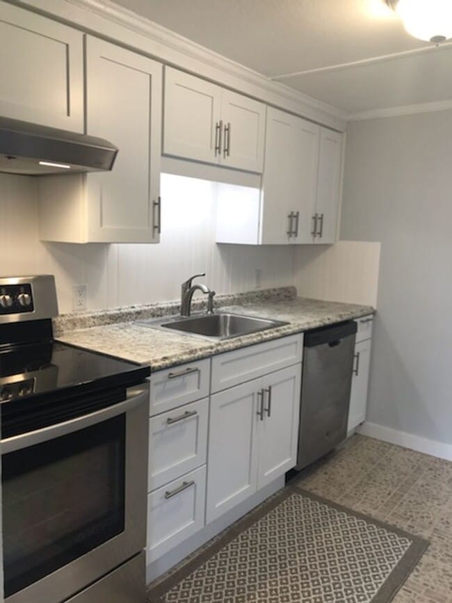 Building Photo - Dennisport 1 Bedroom