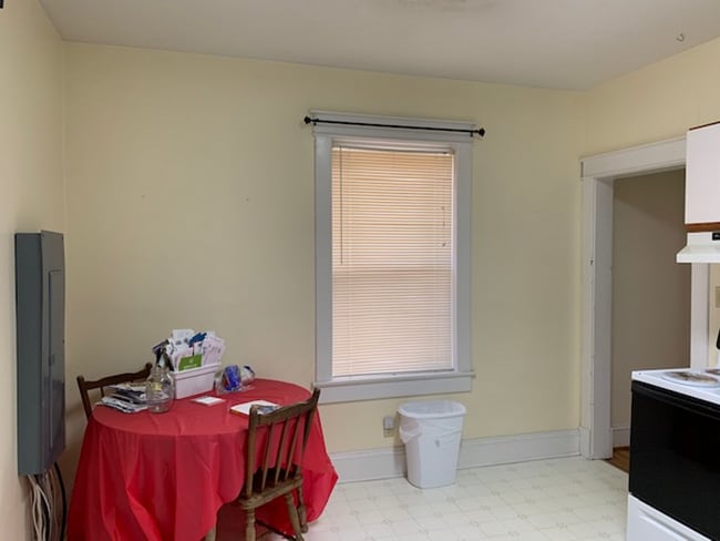 Building Photo - 215 N Lewis St