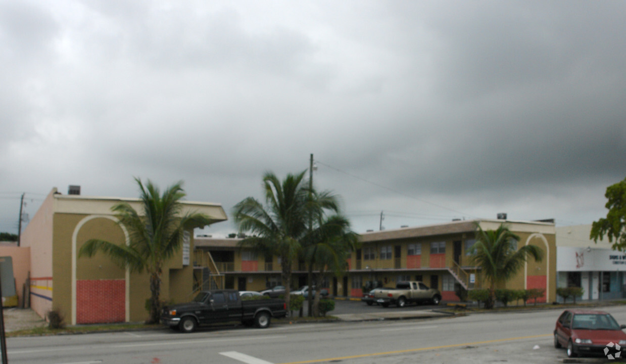 Primary Photo - Washington Square Apartments