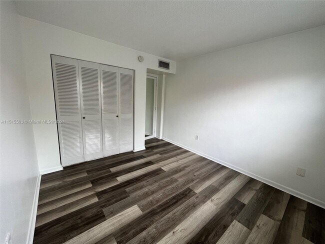 Building Photo - 495 NW 72nd Ave