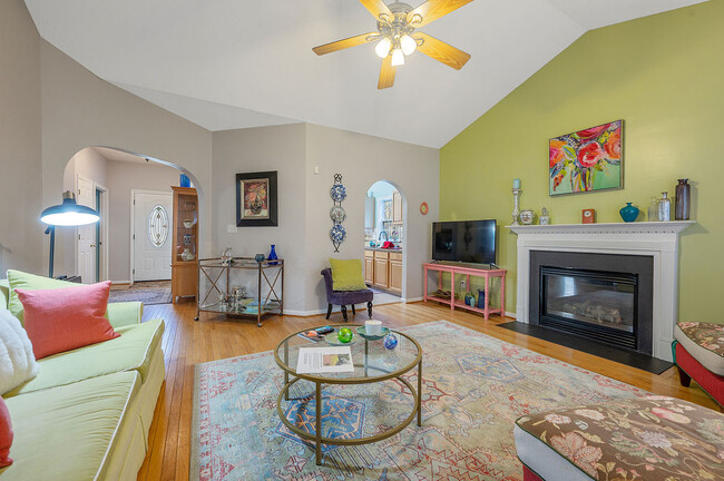 Living room - 2412 Laurel Falls Ln