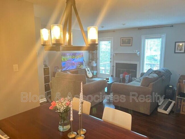 Foto del edificio - 5438 Sharpe Dr