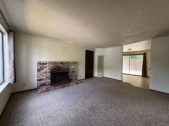 Building Photo - 3040 gregori