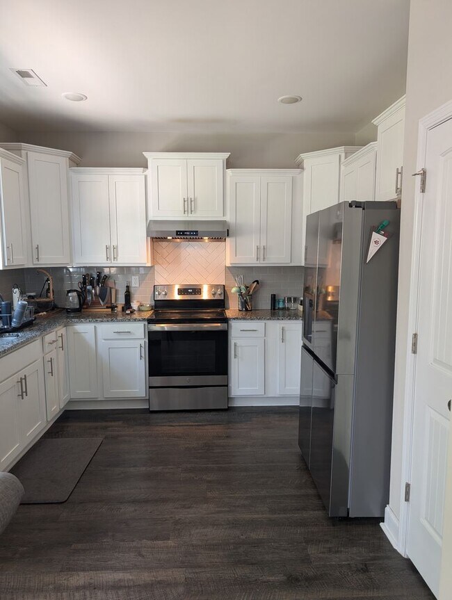 Building Photo - Beautiful 4-Bedroom House