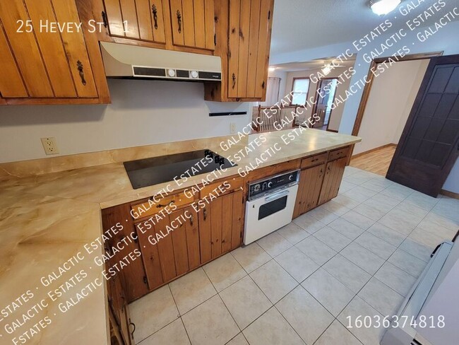 Building Photo - Super Spacious 4 bedroom 2 bath 2 levels o...