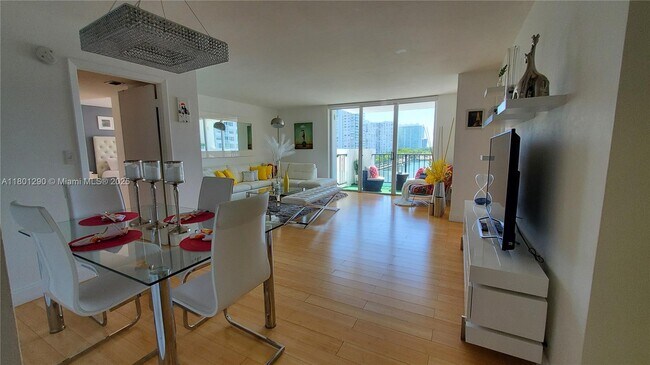 Foto del edificio - 2750 NE 183rd St