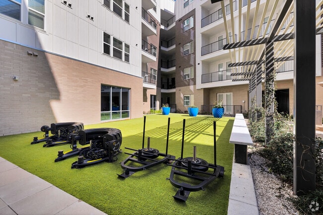 Gimnasio al aire libre - Memorial at Six