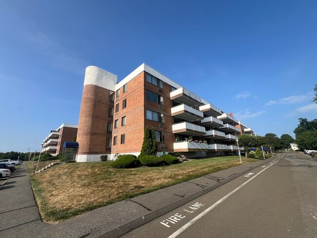 Building Photo - 1460 Elm St