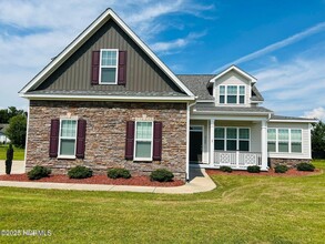 Building Photo - 3135 Emery Dr
