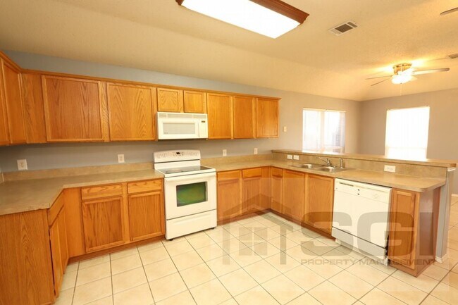 Building Photo - Charming 3 bed 2 bath Westridge Community