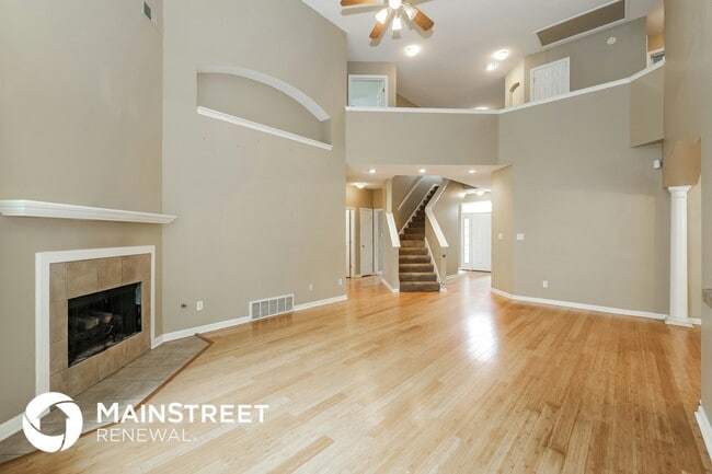 Foto del edificio - 4623 Tulip Run Dr