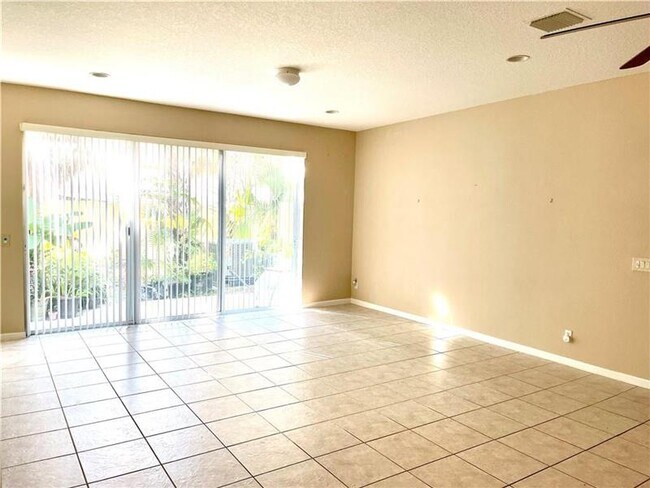 Foto del edificio - 1144 Woodfield Ct