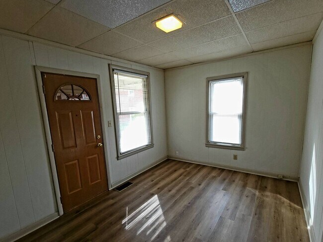 Building Photo - 421 Boyers Ave
