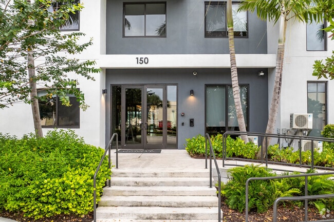 Building Photo - Oasis Pointe