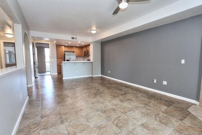 Foto del edificio - Beautiful Condo in Gated Community for Rent!