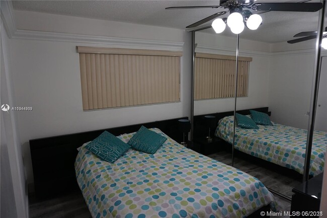 Building Photo - 450 Paradise Isle Blvd