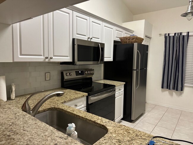 Foto del edificio - Chic 2BR Condo in Prime North Naples Locat...