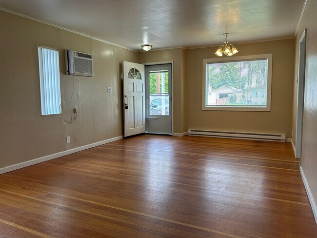 Foto del edificio - Charming 1940’s 2-Bedroom, 1-Bath Alphabet...