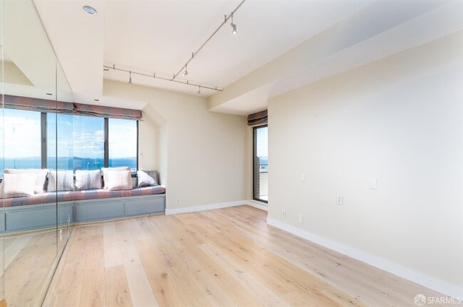 Building Photo - 101 Lombard St