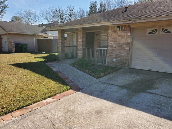 Foto del edificio - 7323 Log Hollow Dr